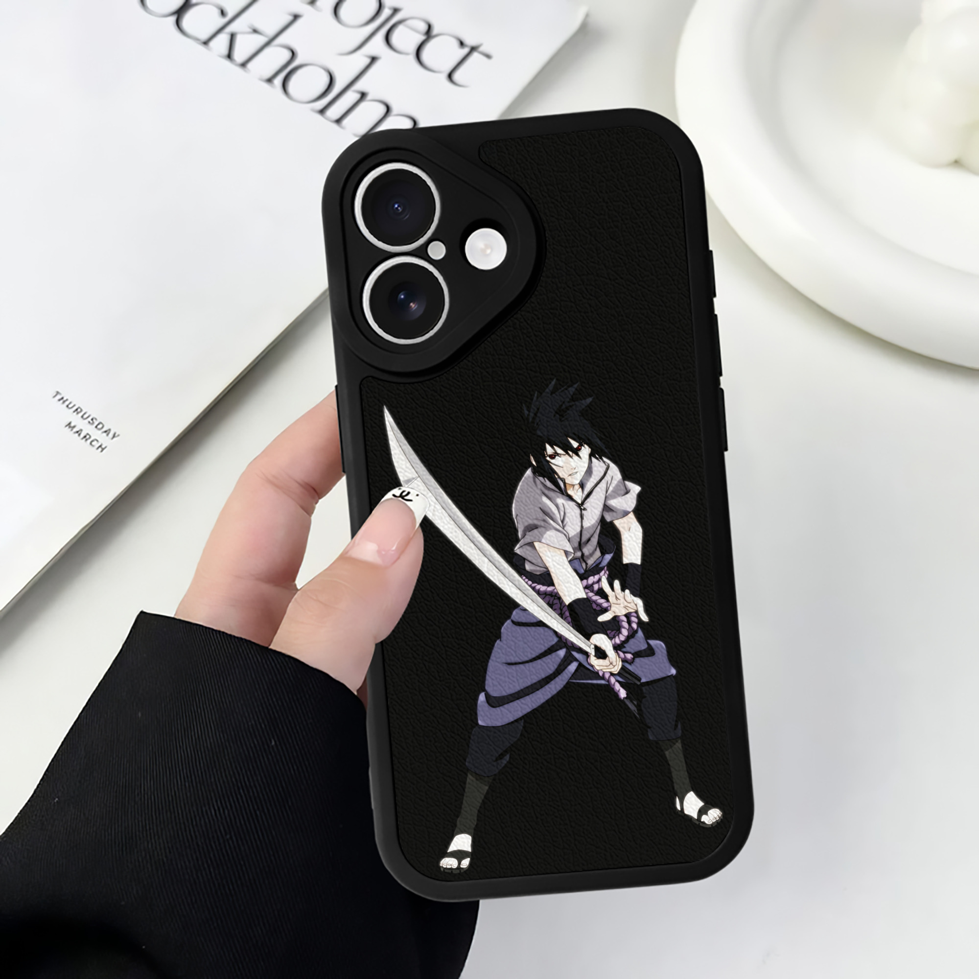 （画像用） NARUTO -ナルト- うちは サスケ Uchiha Sasuke 【iPhone 16シリーズ対応】シリコンスマホケース（レザー調） 材質：シリコン